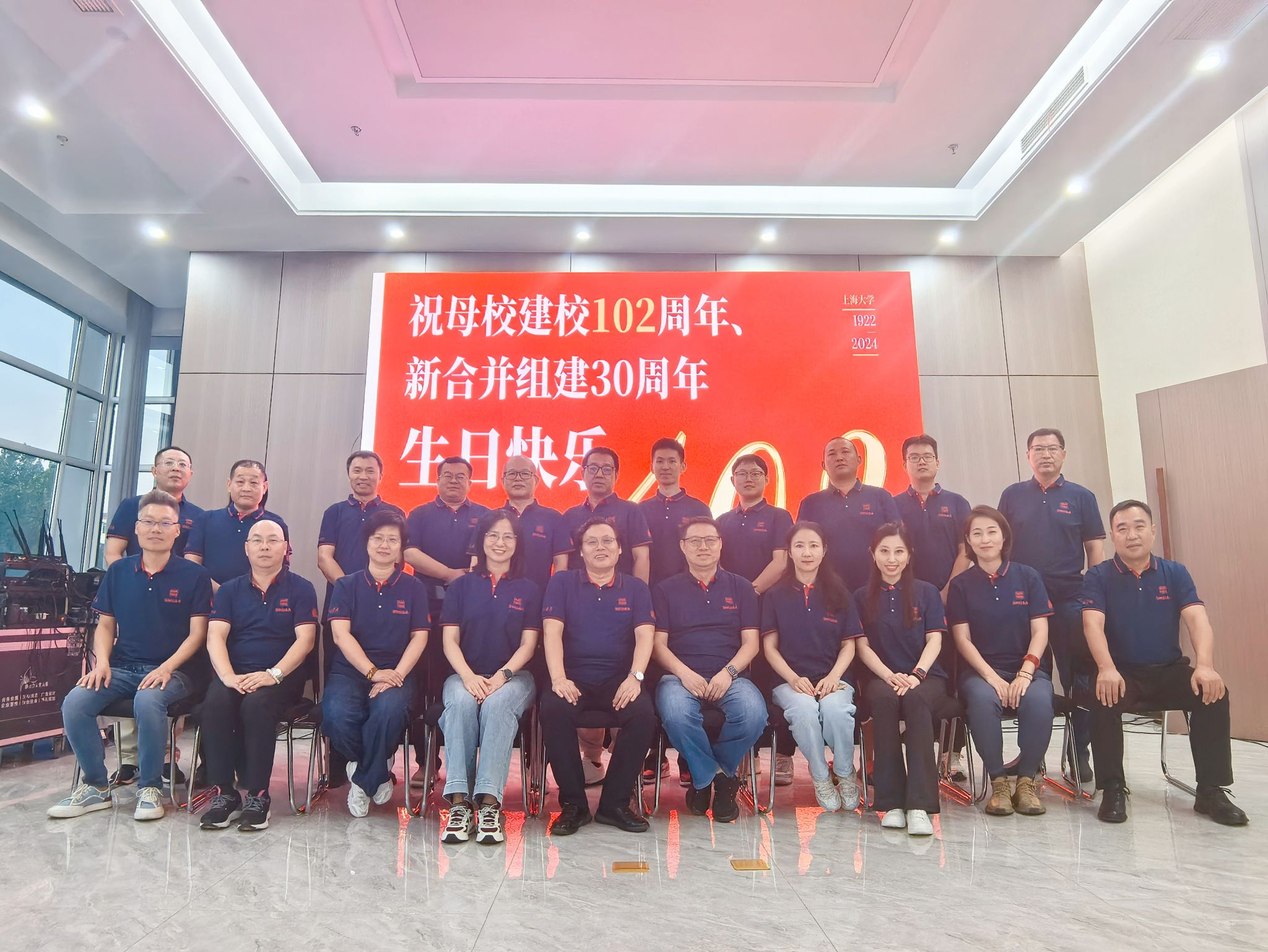 1-室内合影_1.jpg 1-室内合影_1.jpg