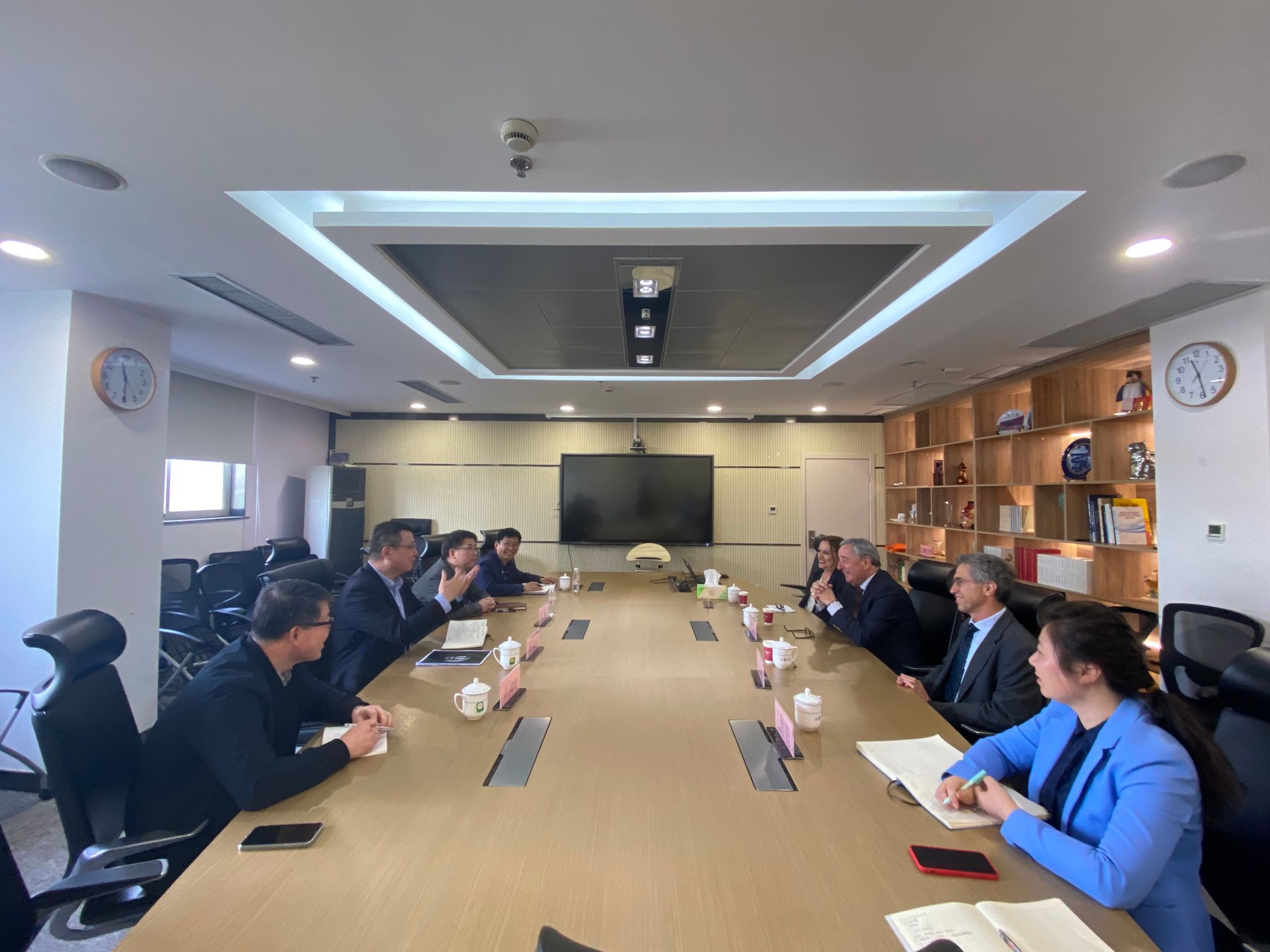 会见3.jpg 会见3.jpg