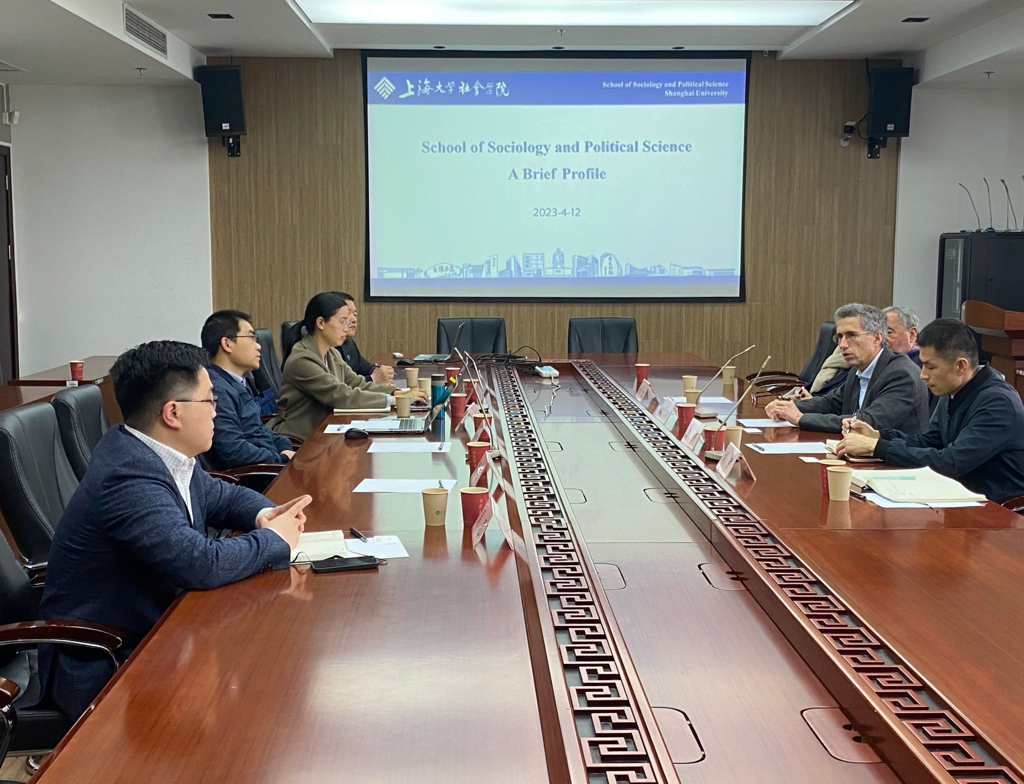 会见2.jpg 会见2.jpg